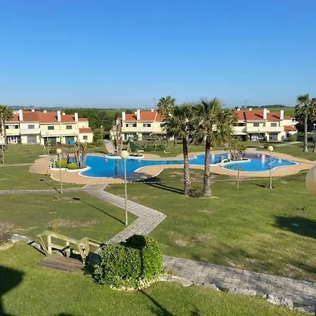 Avec Piscine Dans Un Golf